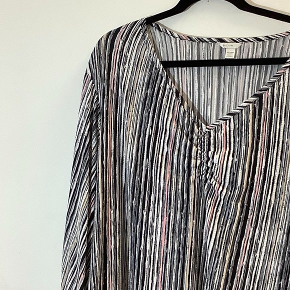 EST. 1946 Black Blouse Size 26/28 - Picture 2 of 6